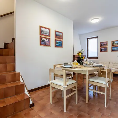 Apartmán Terraced House On The Lakeside Of - Larihome A04
